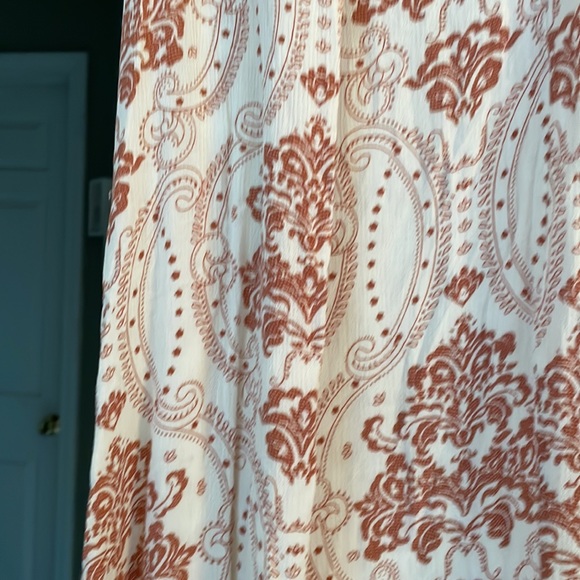 Beautiful yet simple dress - Picture 2 of 3